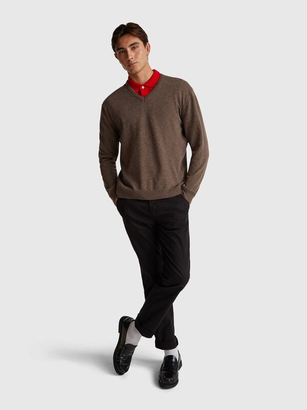 Maglia scollo a V grigio in pura lana Merino Uomo