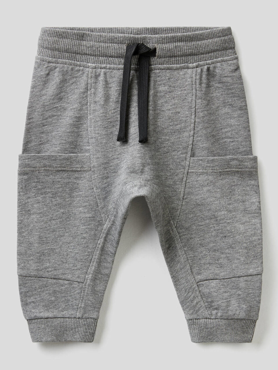 Pantaloni in felpa con maxi tasche image number 1