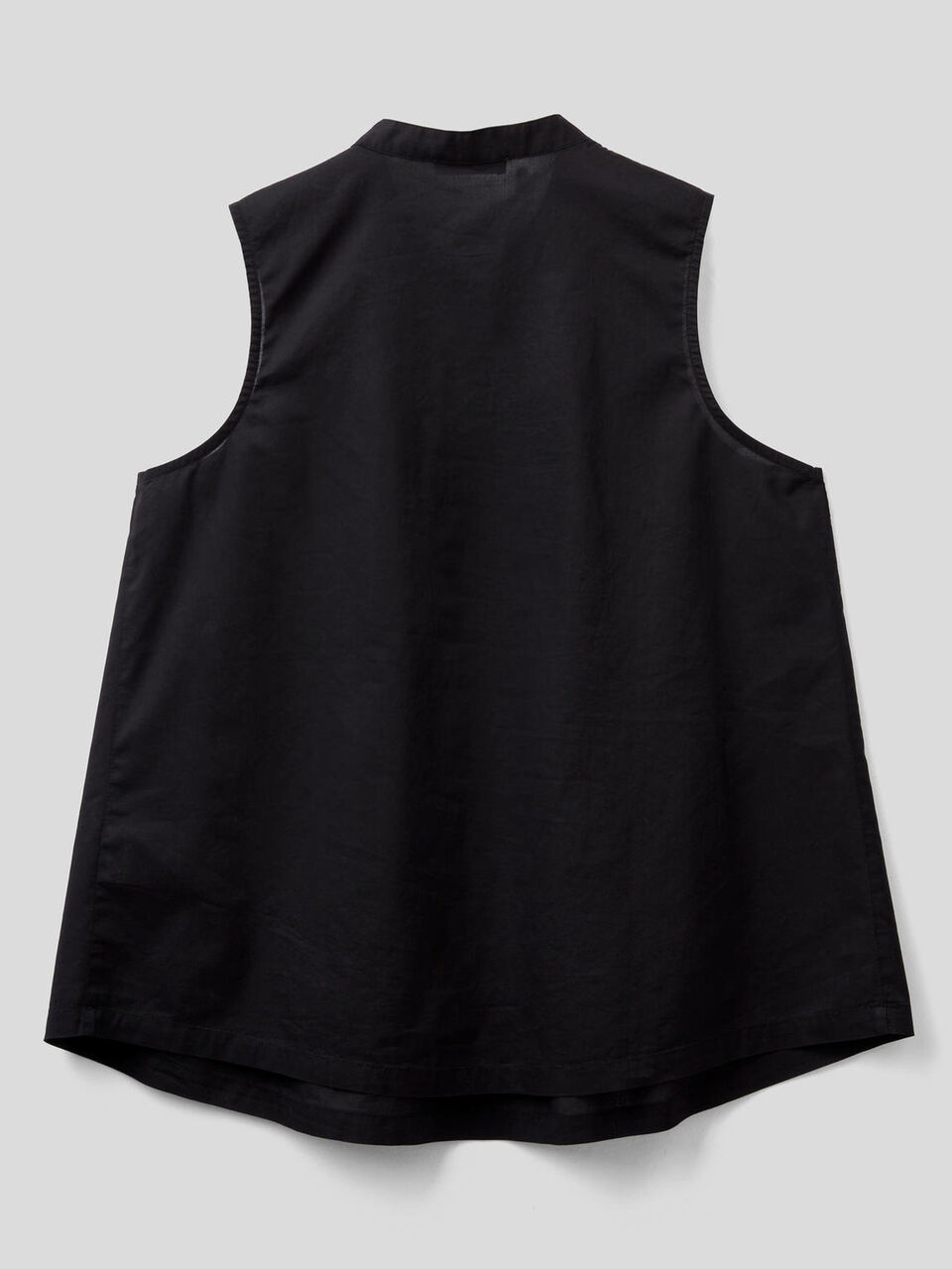 Blusa smanicata con pettorina ricamata image number 2