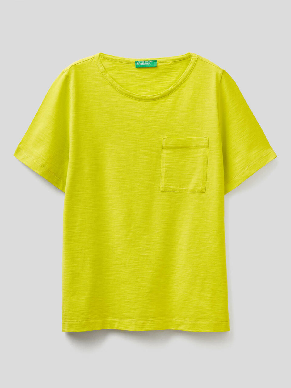 T-shirt tinta unita con taschino image number 1