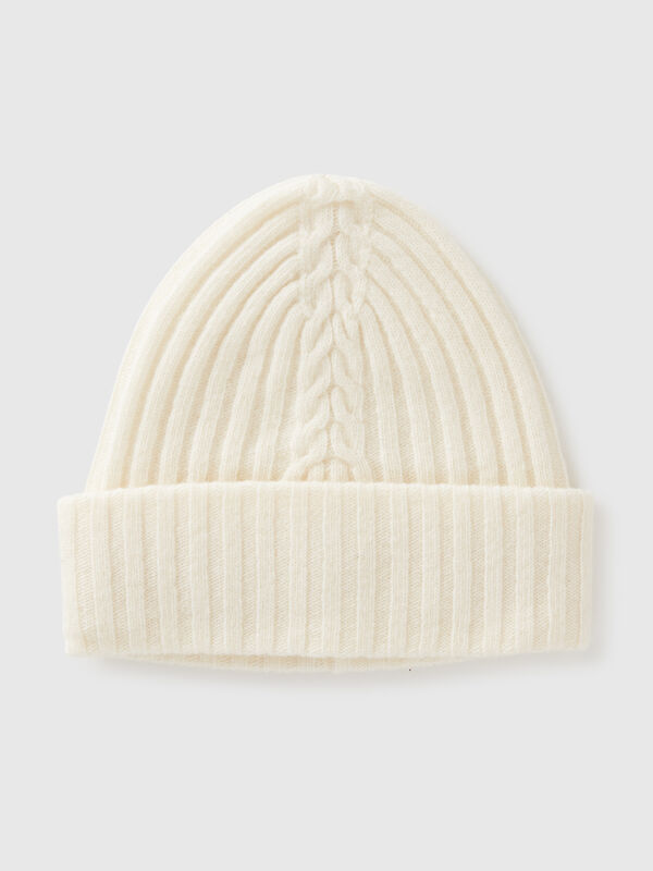 Berretto con lavorazione treccia Donna