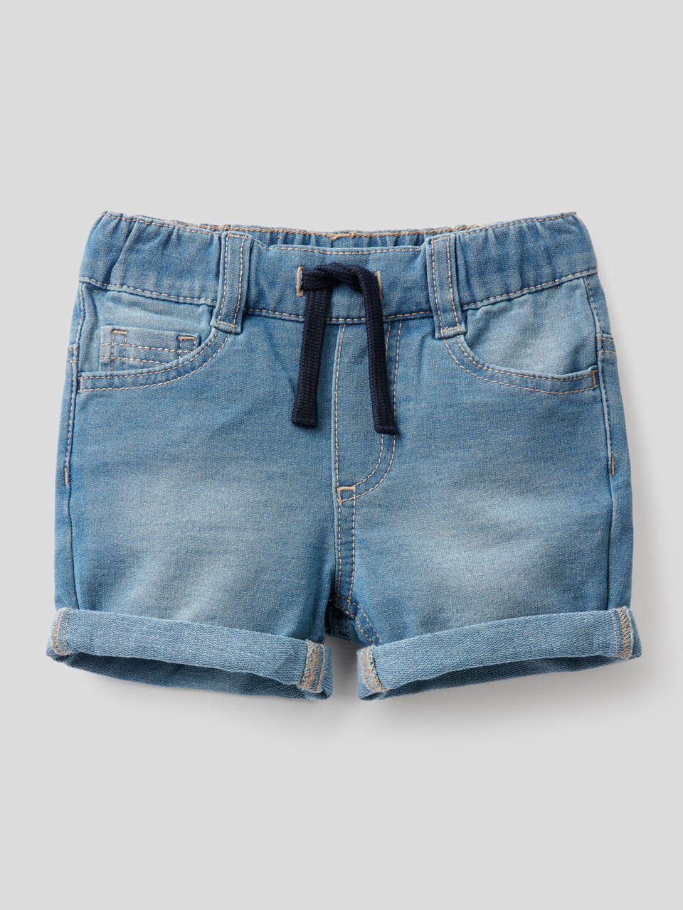 Pantaloncini in felpa effetto denim image number 1