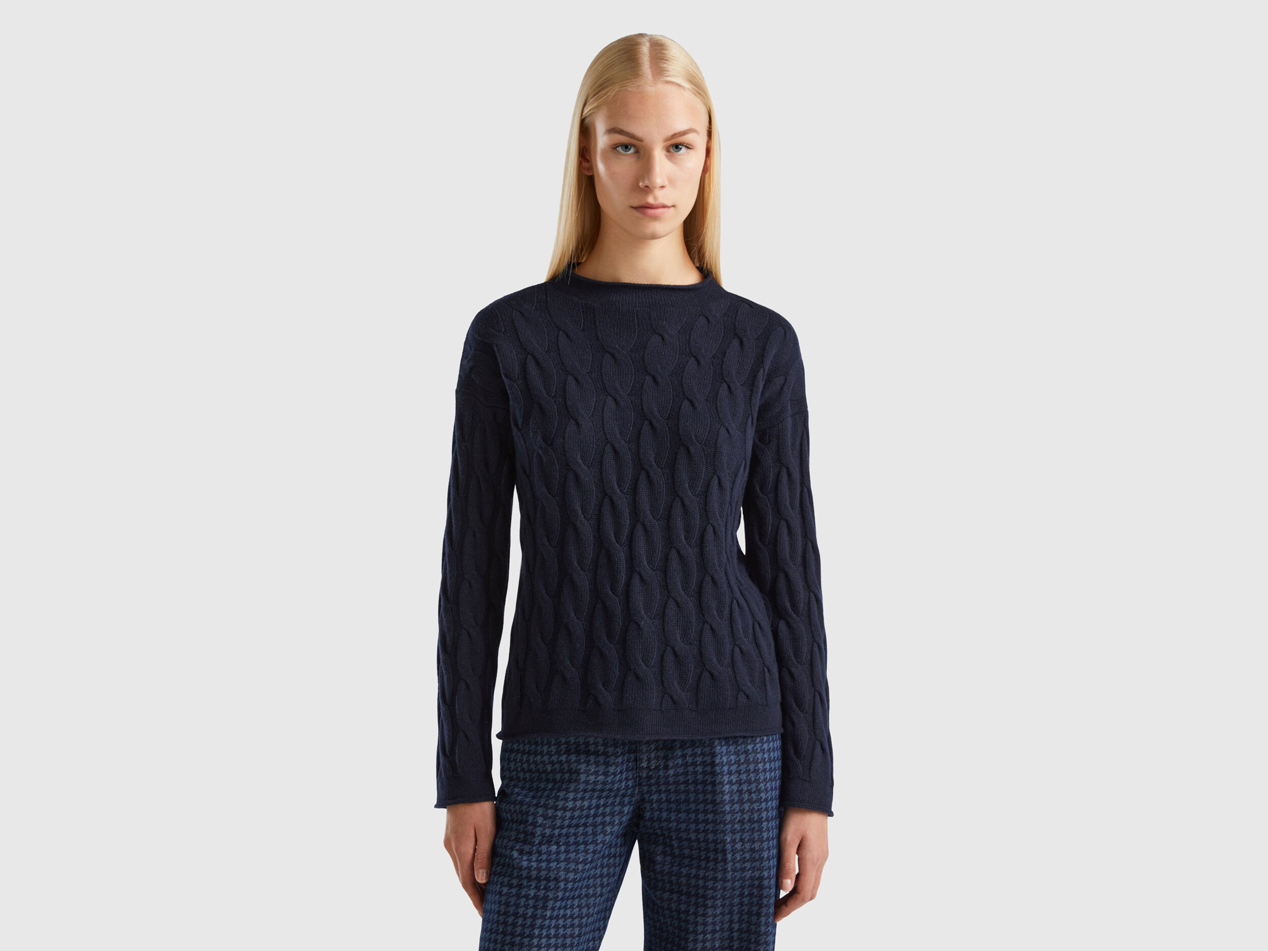 Maglia con lavorazione a trecce