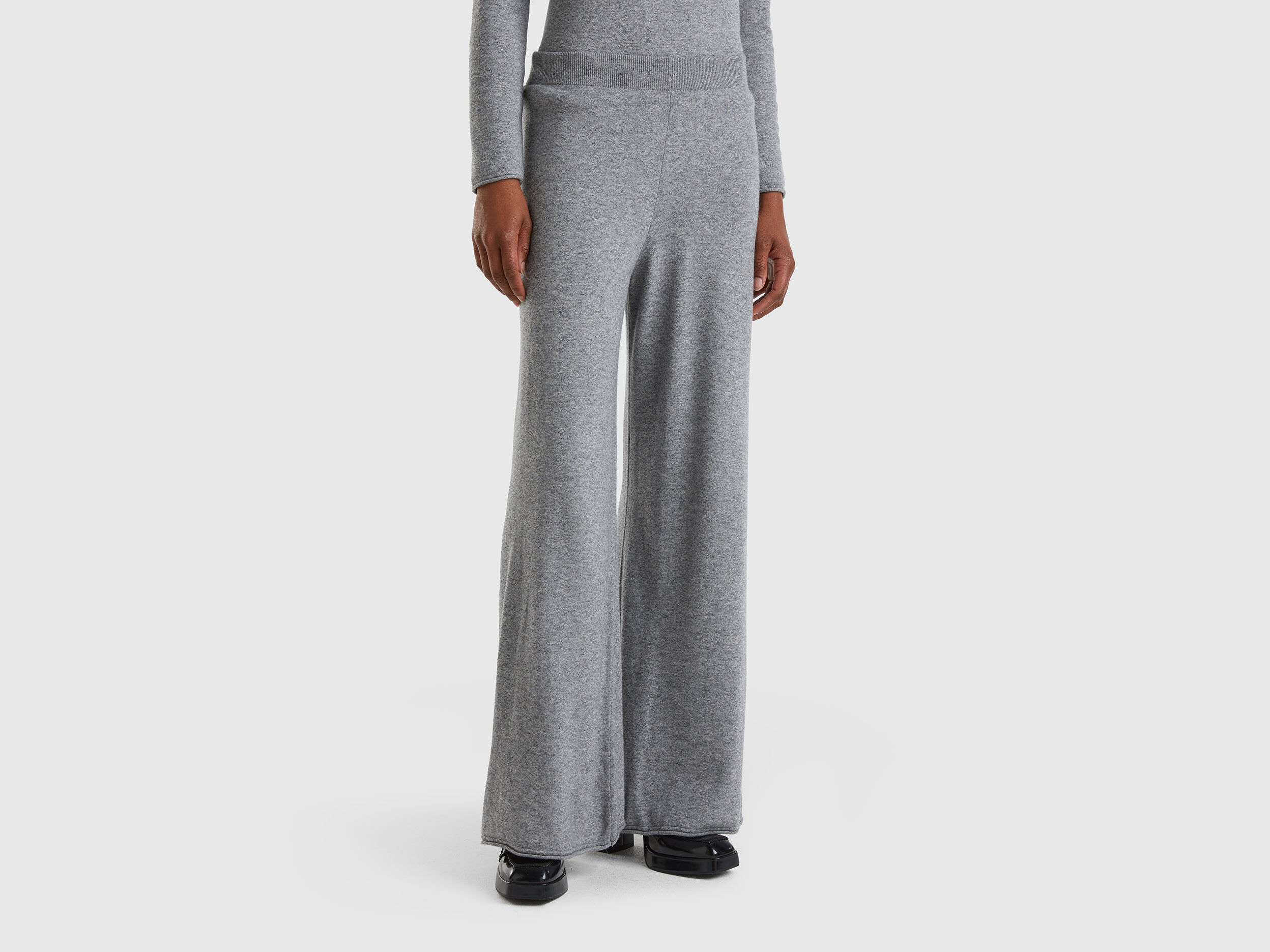 Pantaloni ampi grigio chiaro in misto lana e cashmere
