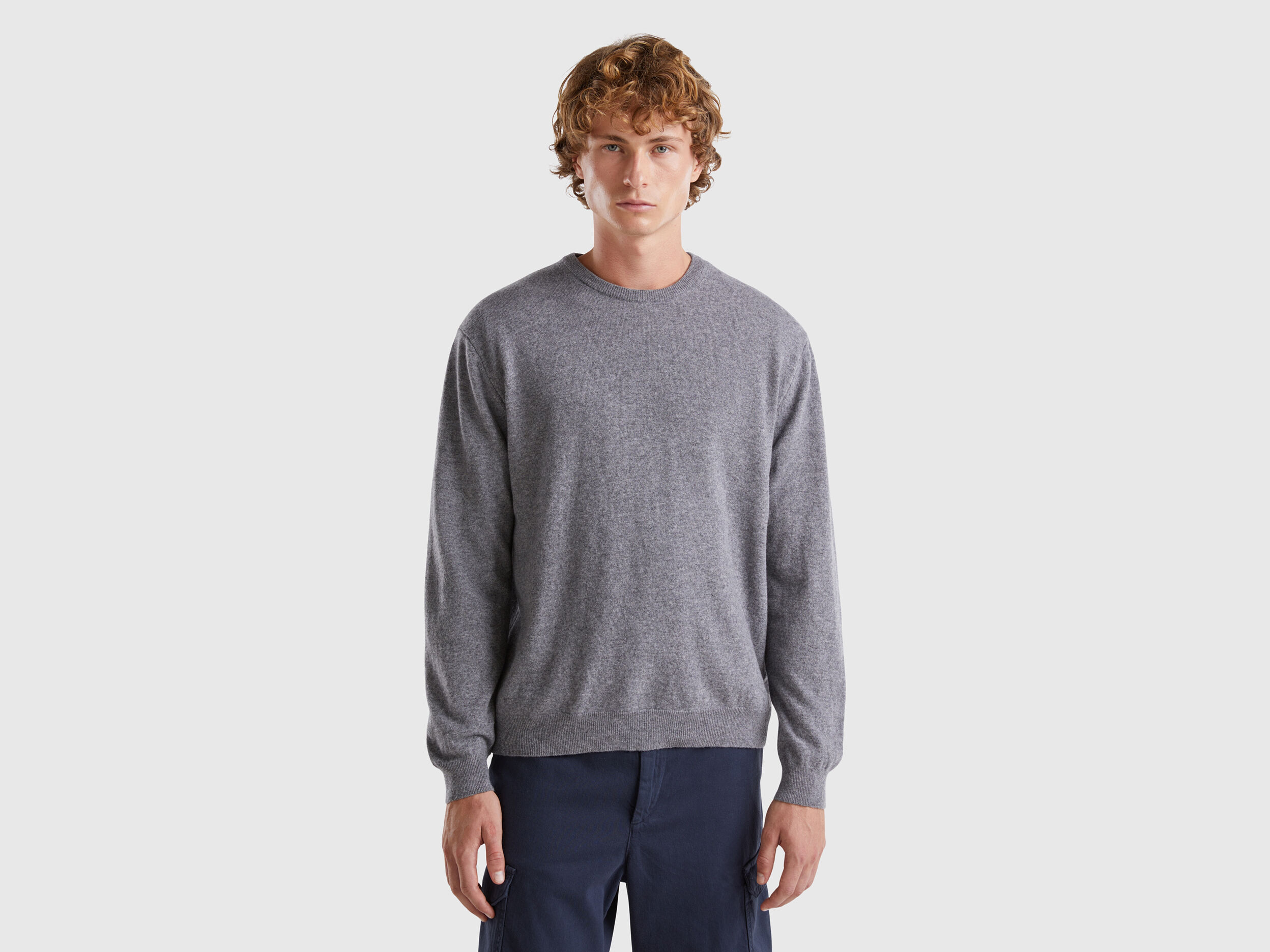 Maglia girocollo grigio scuro in pura lana Merino Grigio Scuro Benetton