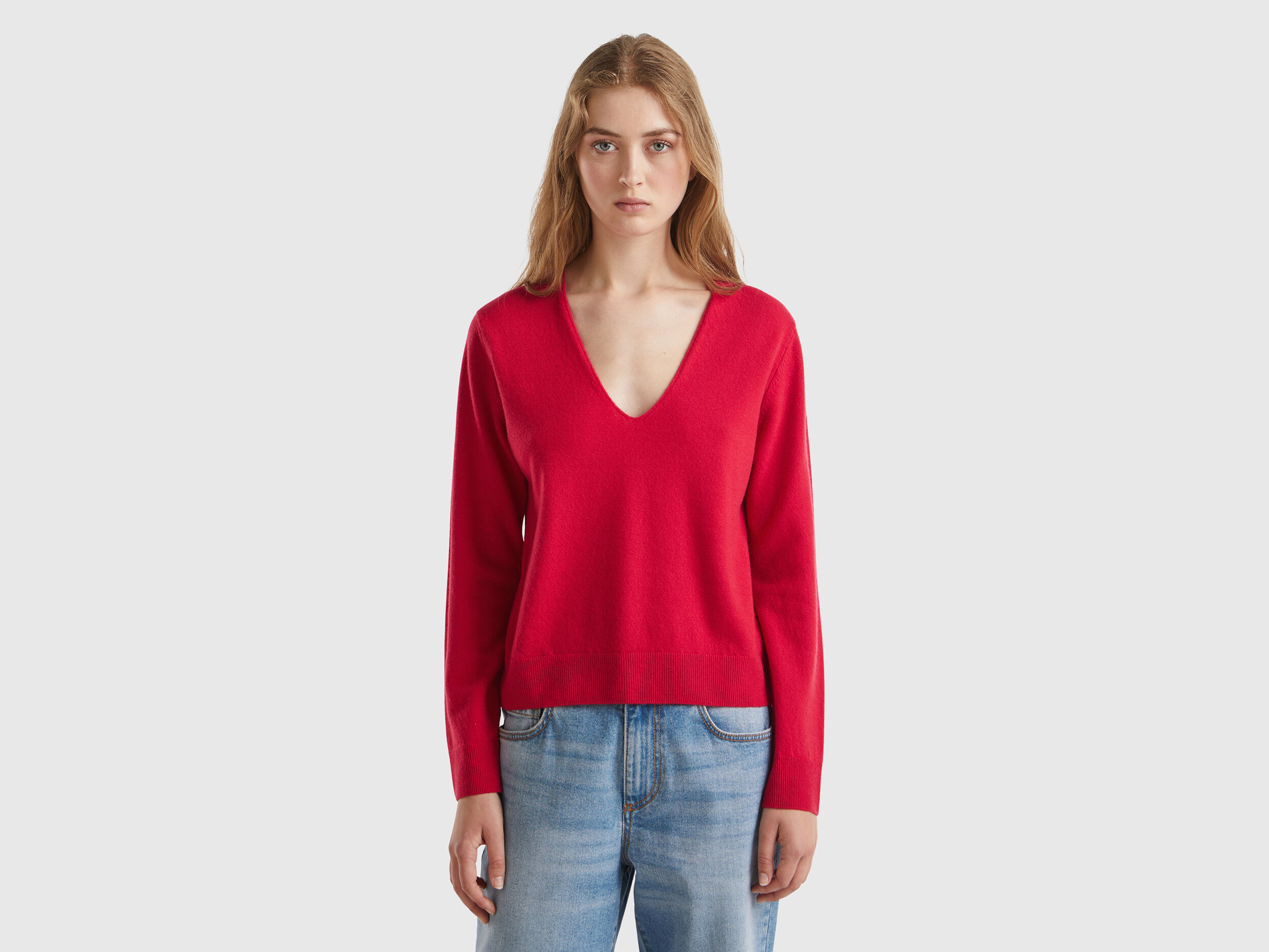 Maglione rosso prugna con scollo a V in pura lana Merino Rosso Benetton