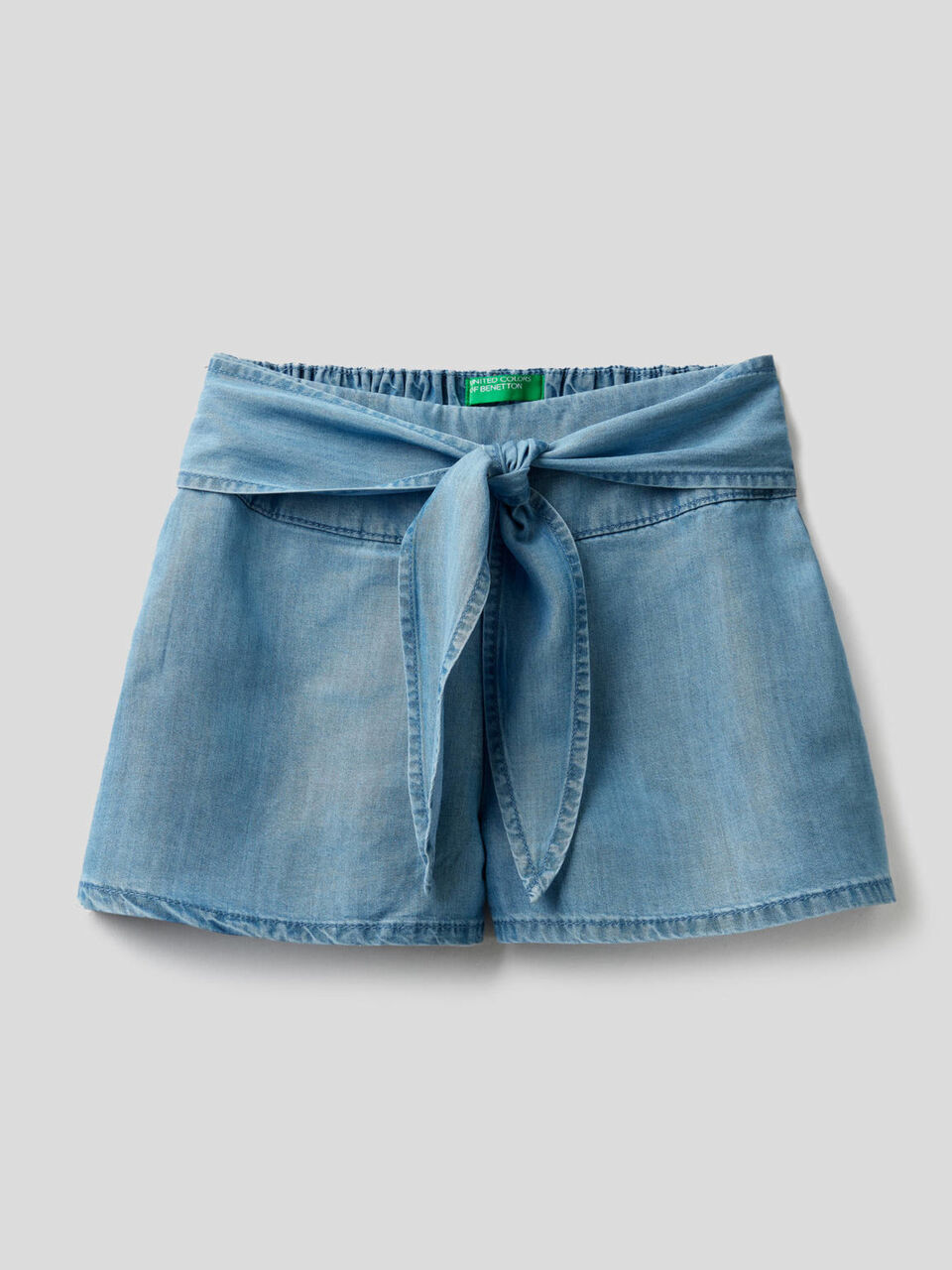 Bermuda ampi in jeans leggero image number 1