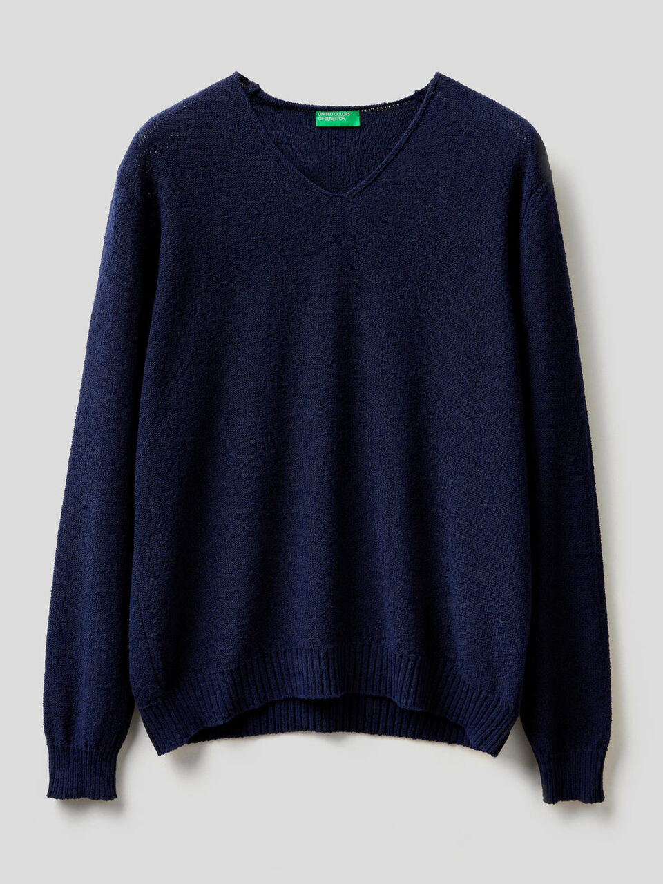 Maglia con scollo a V image number 1