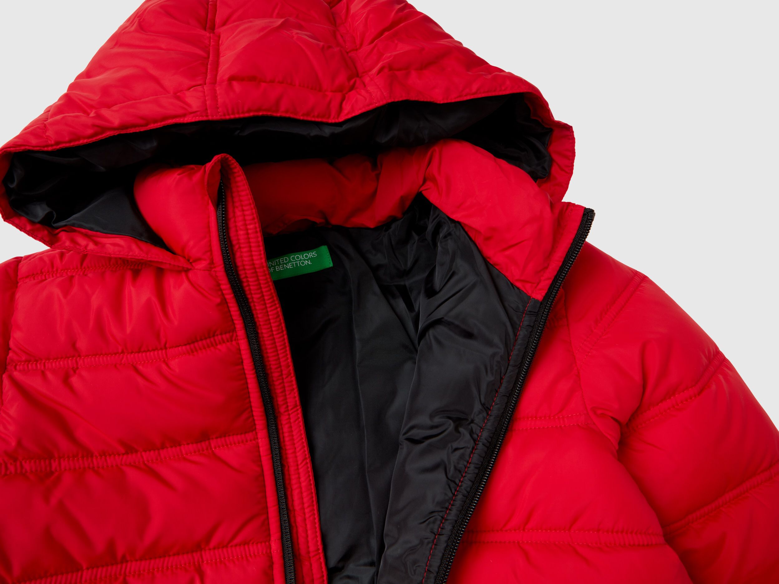 Giubbotto imbottito con cappuccio e logo Rosso Bambino Benetton
