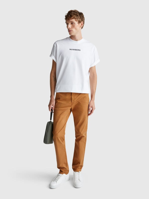 Chino slim fit in cotone Chino slim fit in cotone Uomo