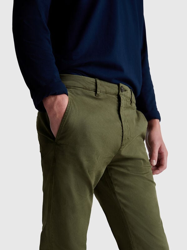 Chino slim fit in cotone Chino slim fit in cotone Uomo