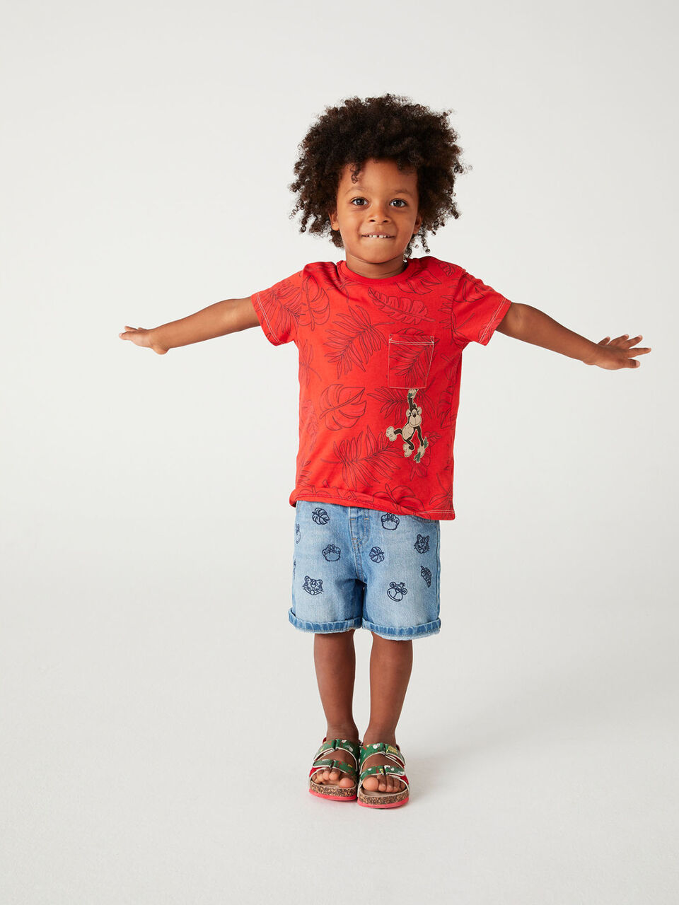 Bermuda in jeans con stampe image number 1