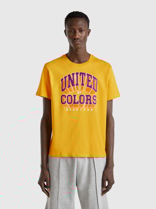 T-shirt gialla in cotone con logo viola Uomo
