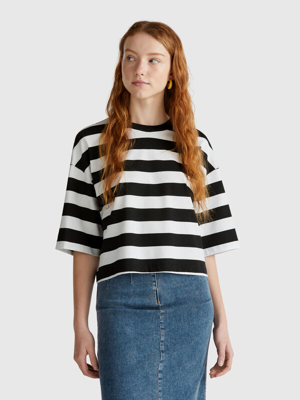 T-shirt a righe bianche e nere Donna