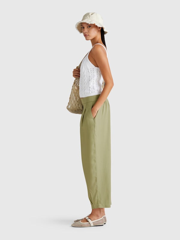 Pantaloni fluidi con pinces Donna