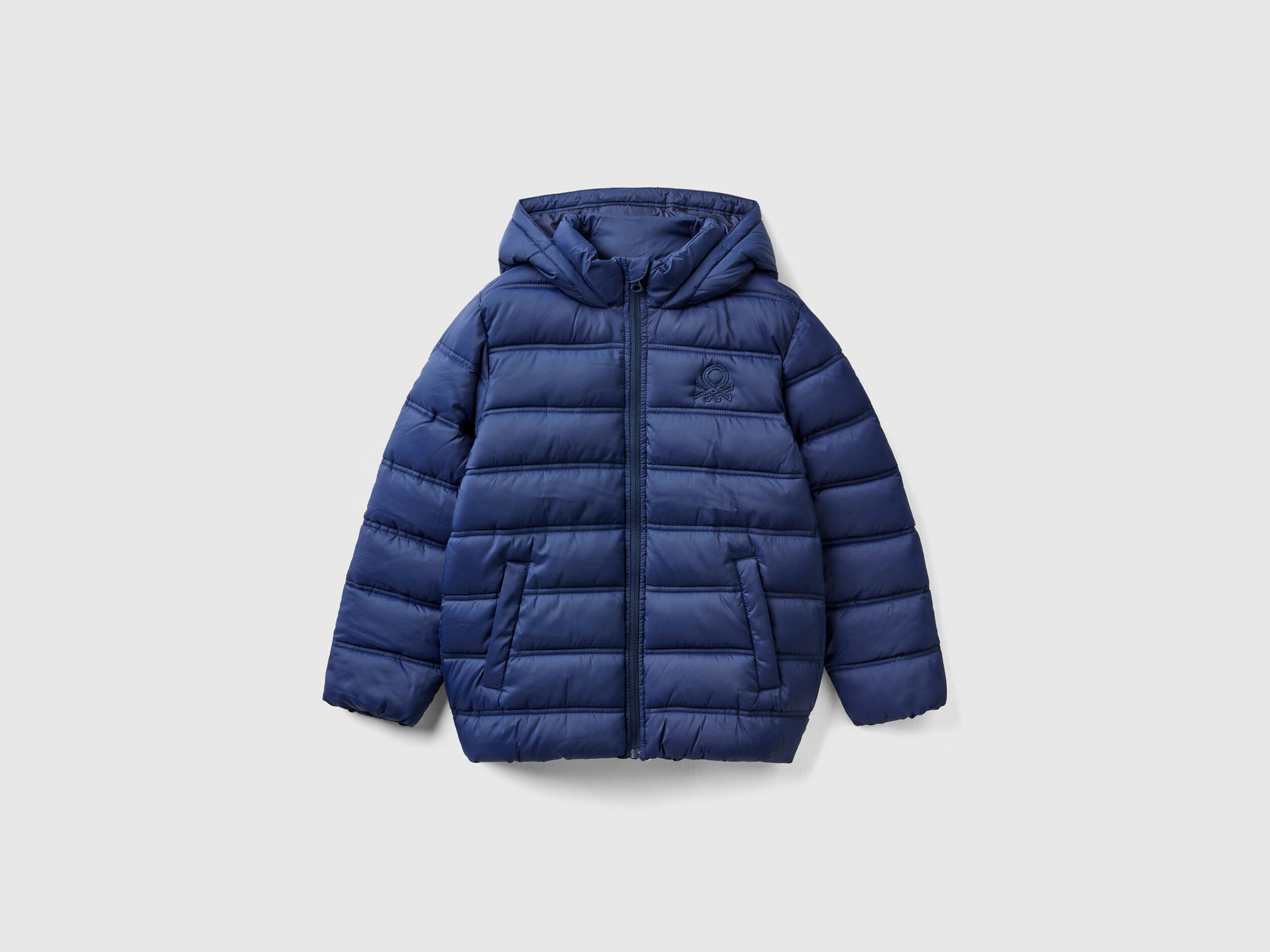 Giubbotto imbottito con cappuccio e logo Blu Scuro Benetton