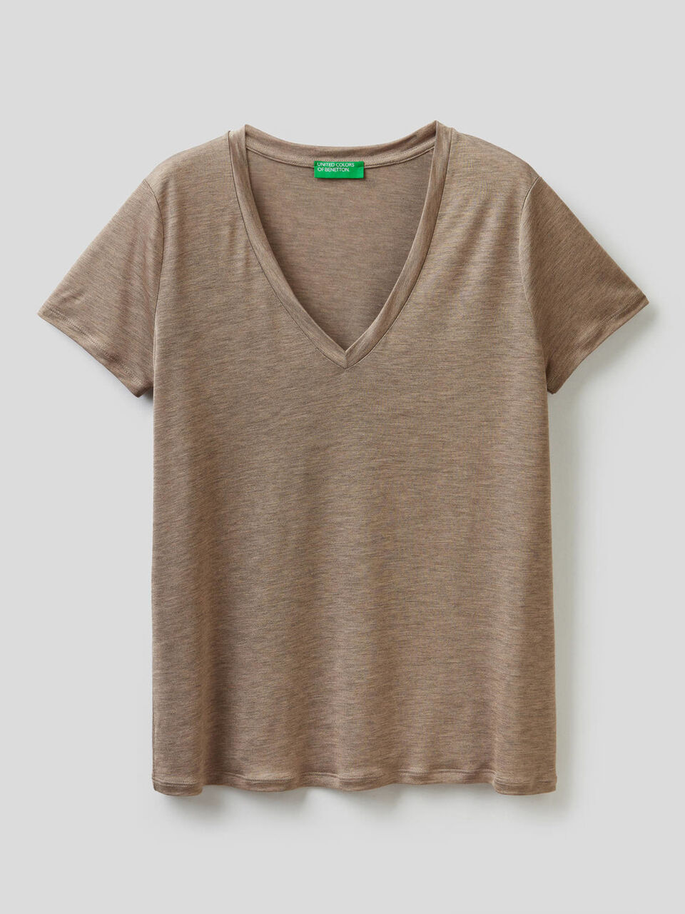 T-shirt con scollo a V image number 1