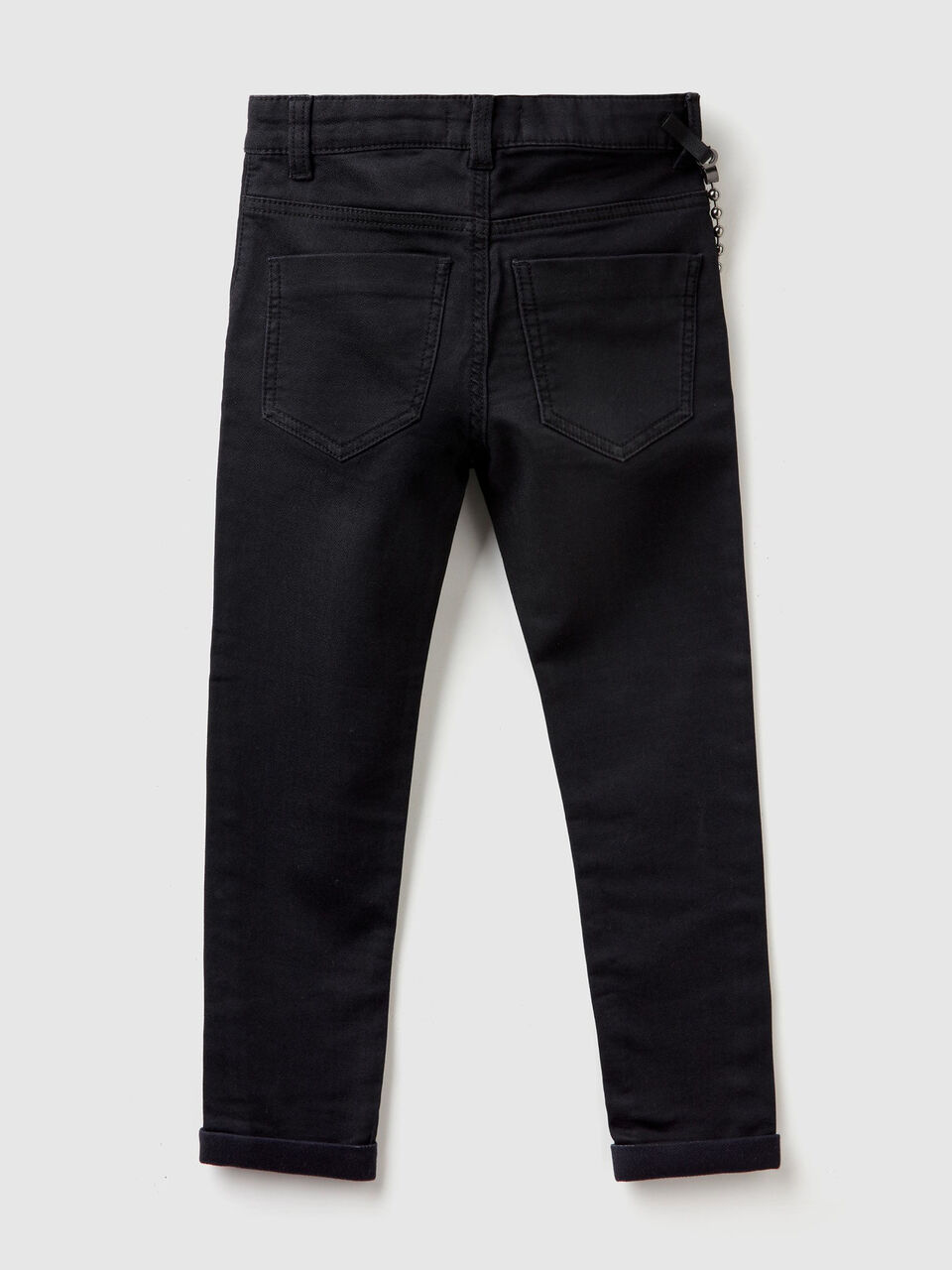 Pantaloni slim fit con catena image number 2