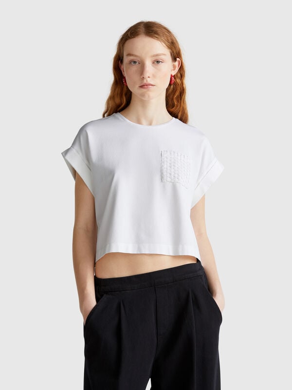 T-shirt con taschino macramè Donna