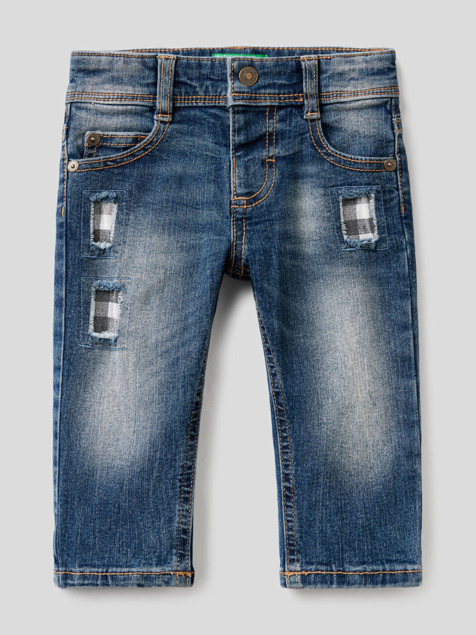 Jeans "Eco-Recycle" con rattoppi image number 1