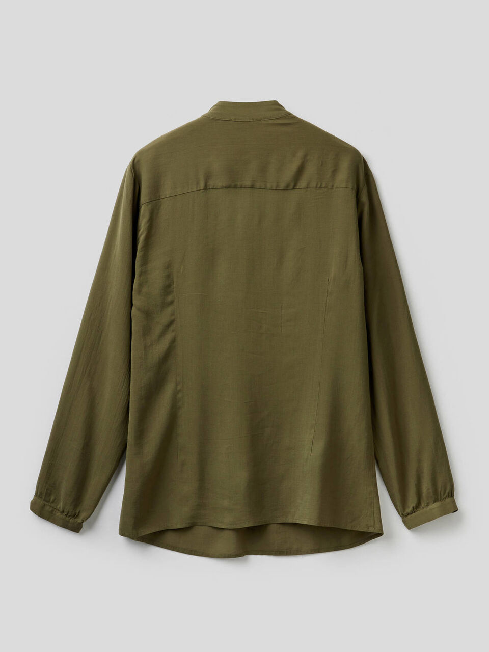 Blusa fluida con scollo a V image number null
