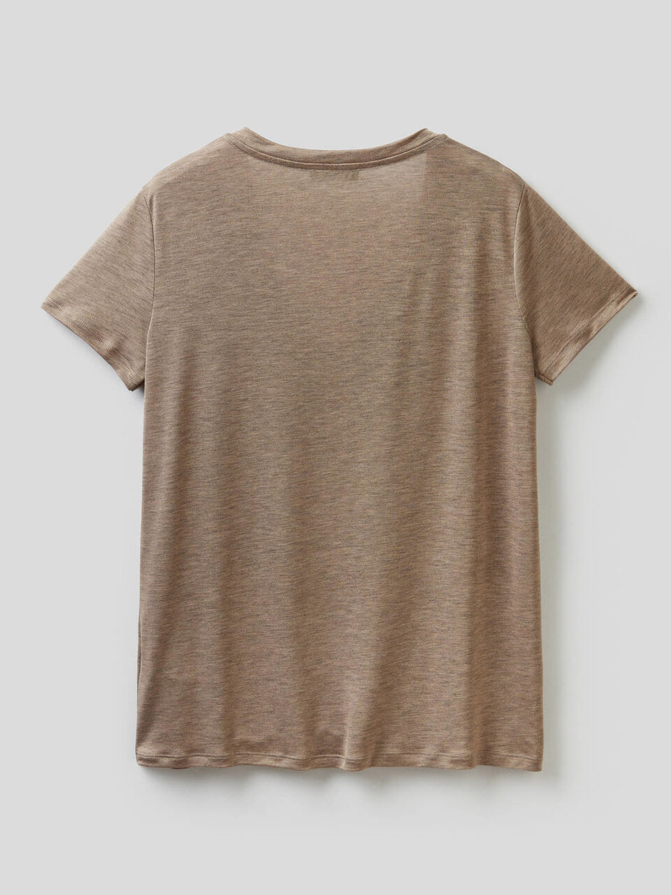 T-shirt con scollo a V image number 2