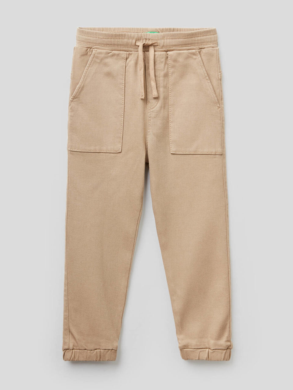 Pantaloni con coulisse e maxi tasche image number 1