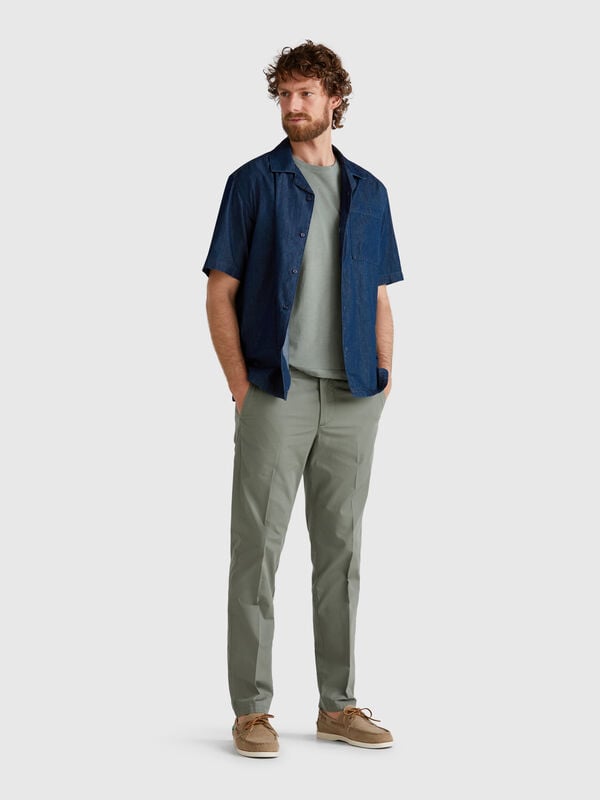 Chino slim fit in cotone leggero Uomo