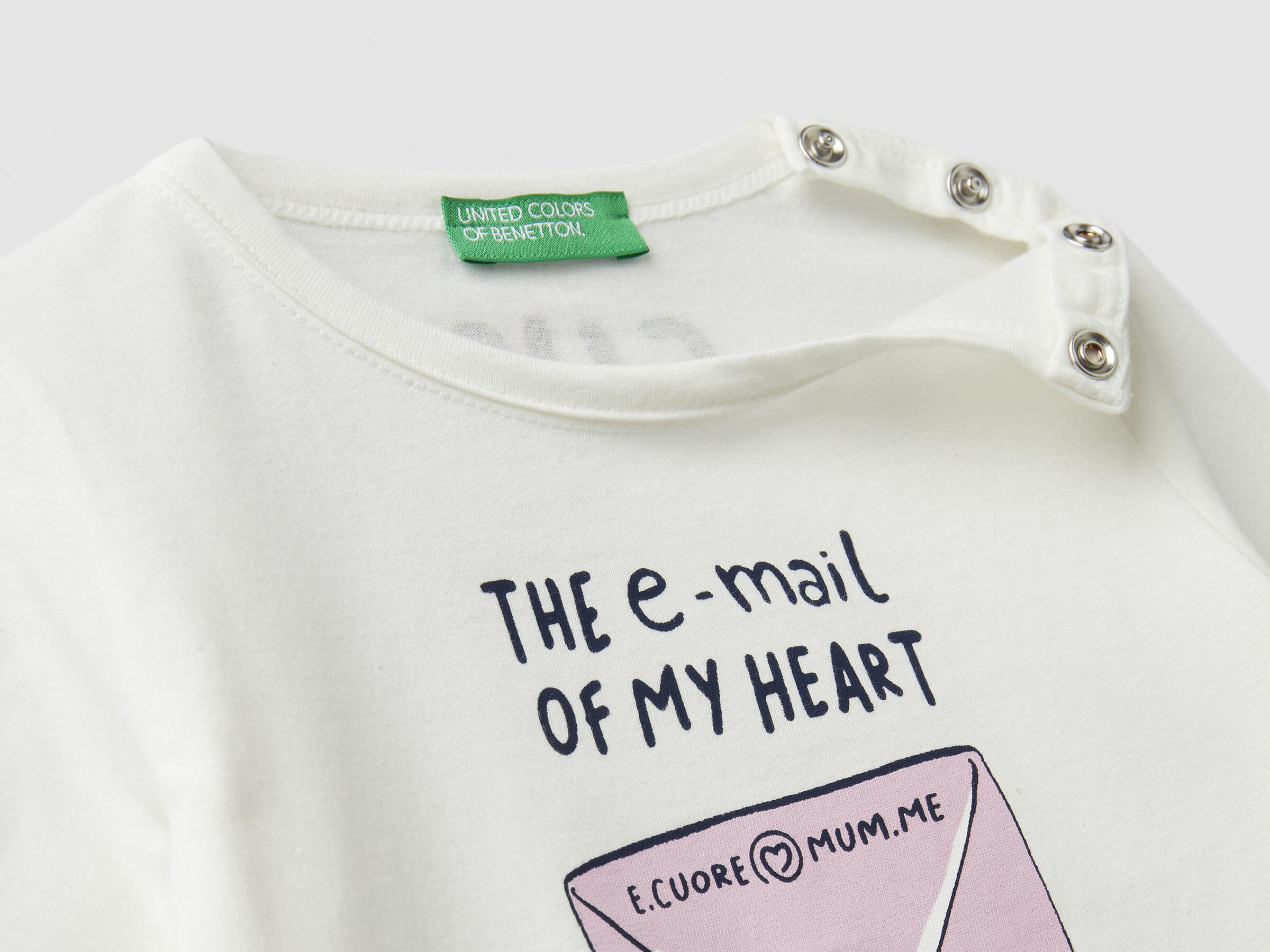 T-shirt con patch e stampe image number null