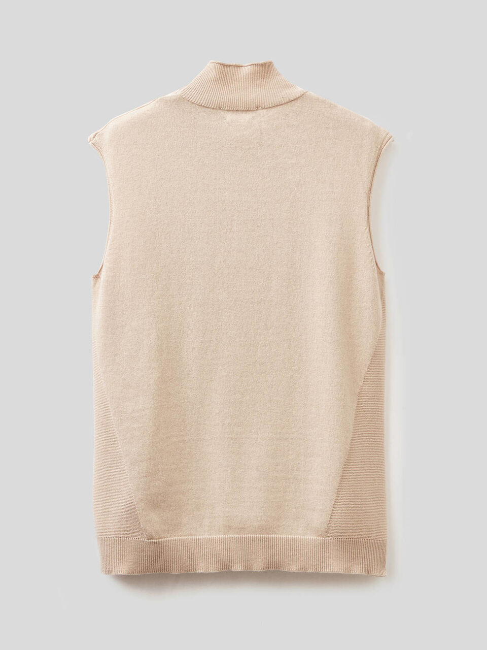 Maglia smanicata in misto cashmere image number 2