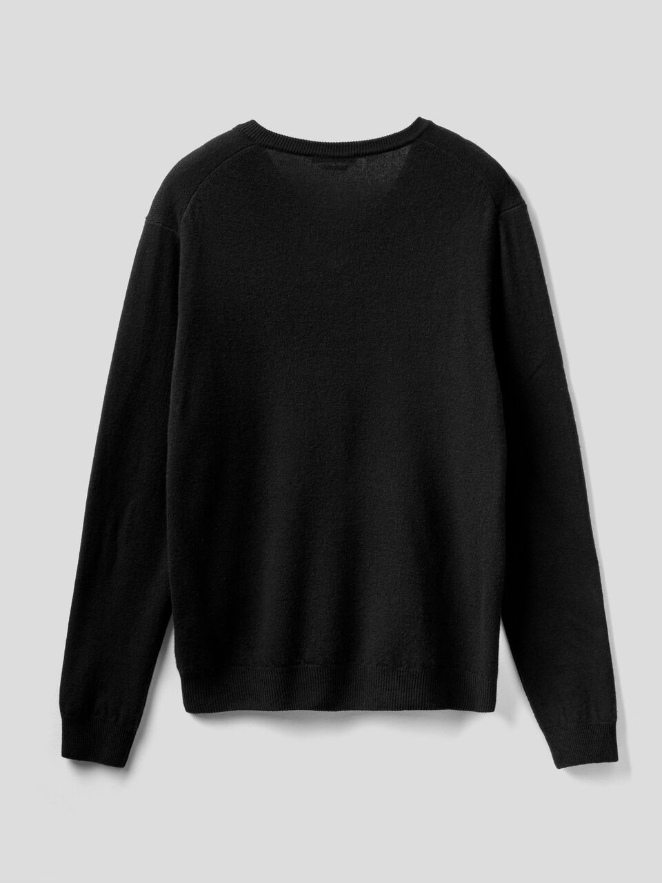 Maglia scollo a V in pura lana vergine image number 2