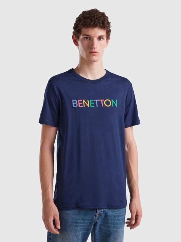 T-shirt blu scuro in cotone bio con logo multicolor Uomo