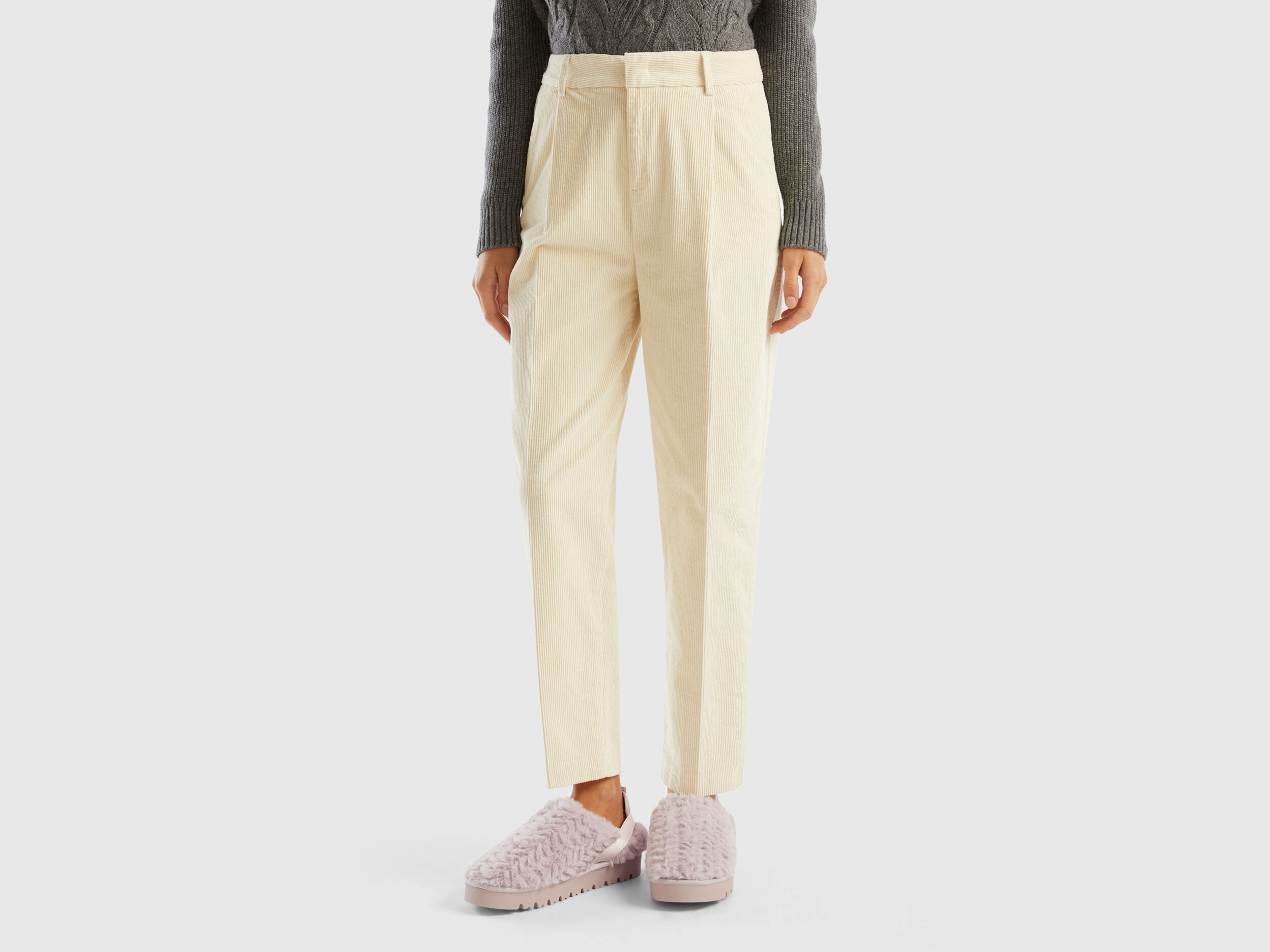 Pantaloni cropped in velluto a coste