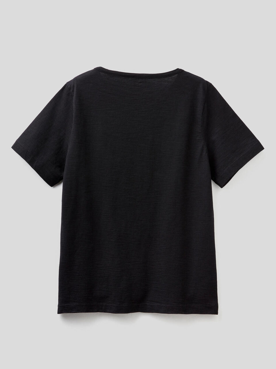 T-shirt tinta unita con taschino image number 2