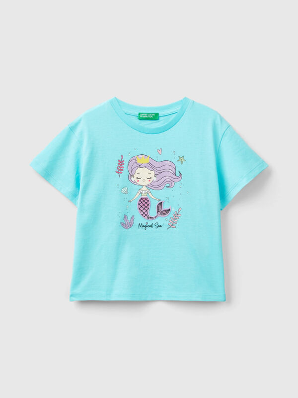 T-shirt con stampa e patch Bambina