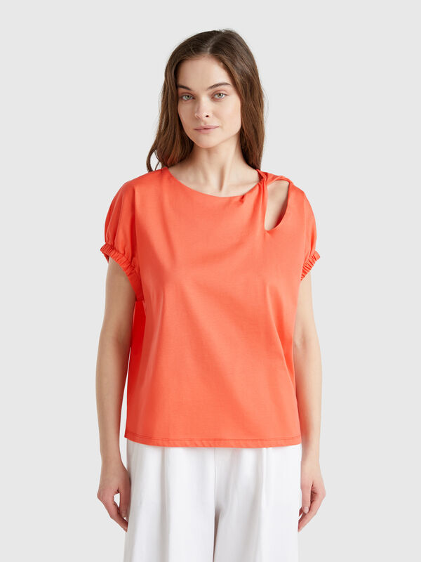 Maglietta con nodo e cut out Donna