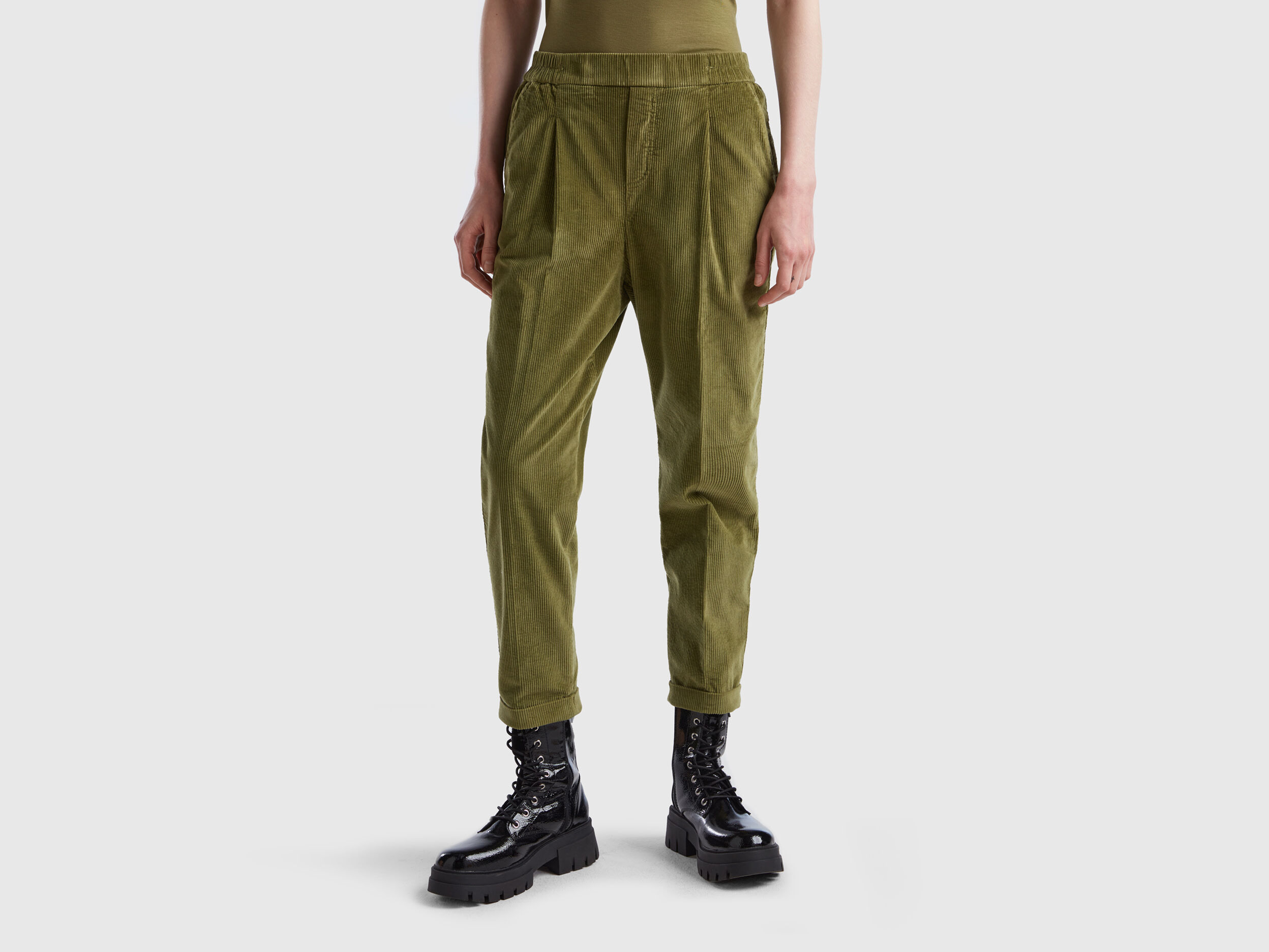 Chino in velluto con vita elasticizzata Verde Militare Donna