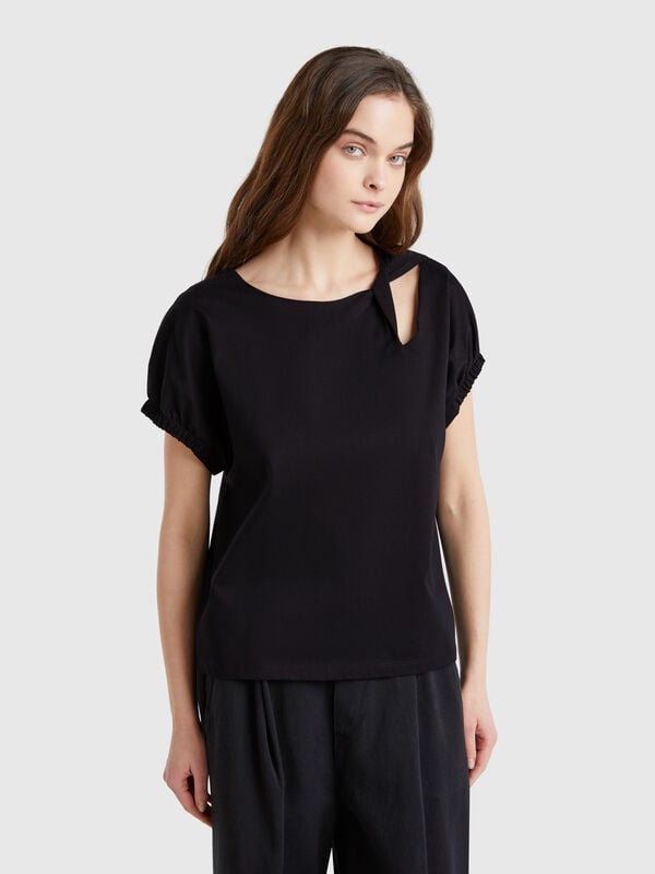 Maglietta con nodo e cut out Donna