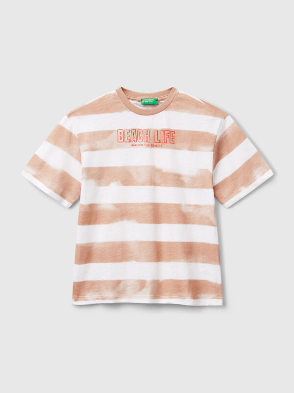 T-shirt a righe con stampa davanti e dietro Bambino