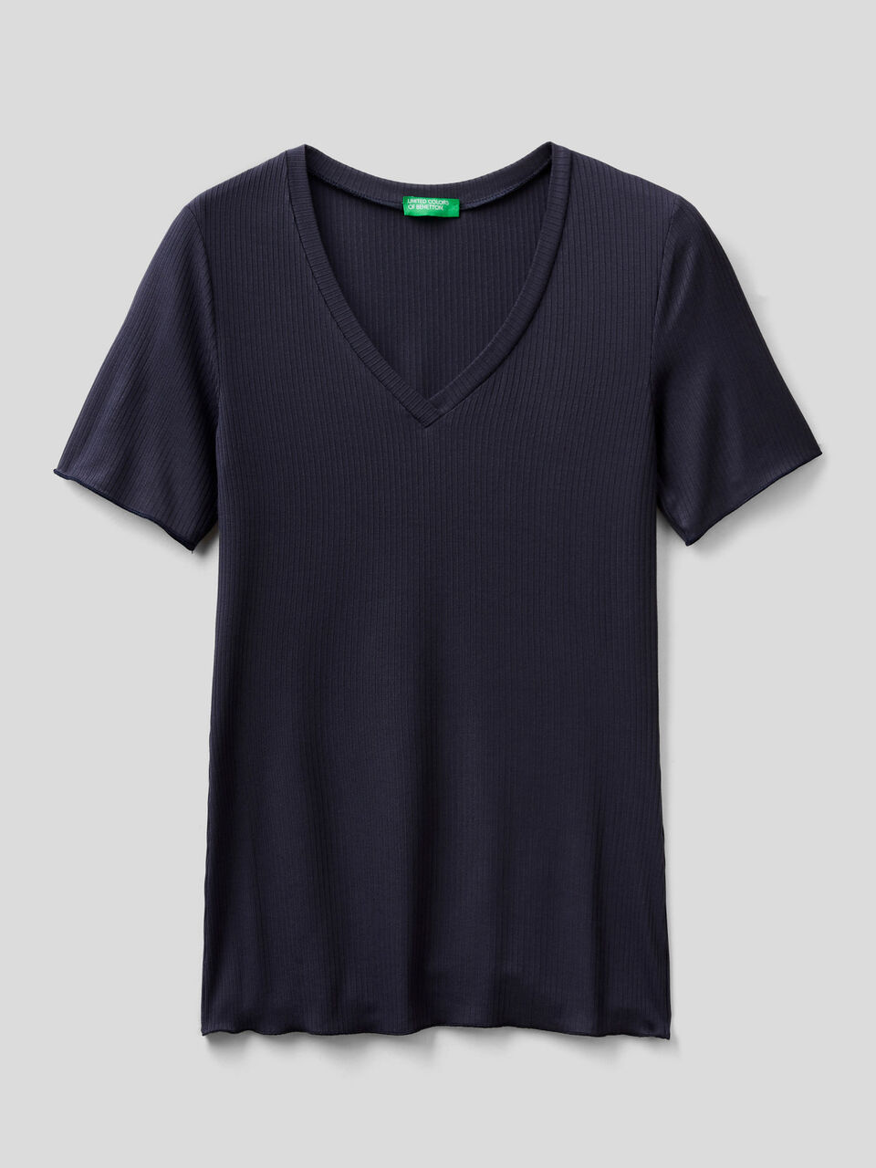 T-shirt scollo a V a costine image number 1