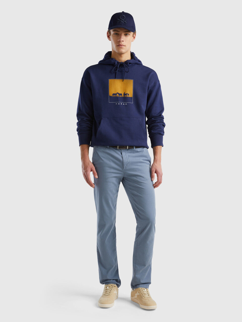 Pantaloni slim fit uomo significato online