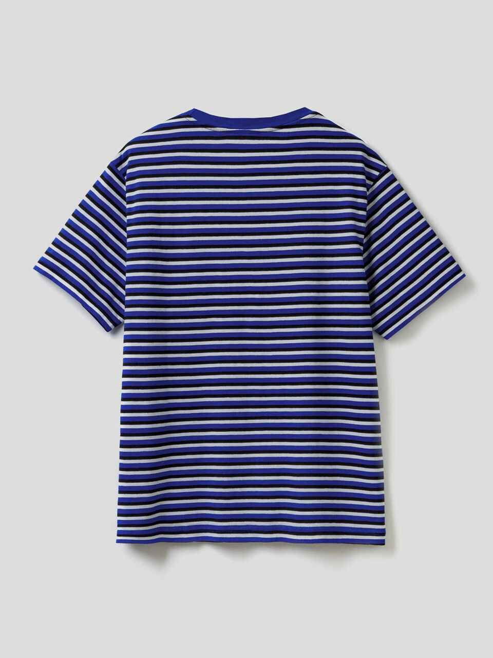 T-shirt a righe con taschino a contrasto image number 2