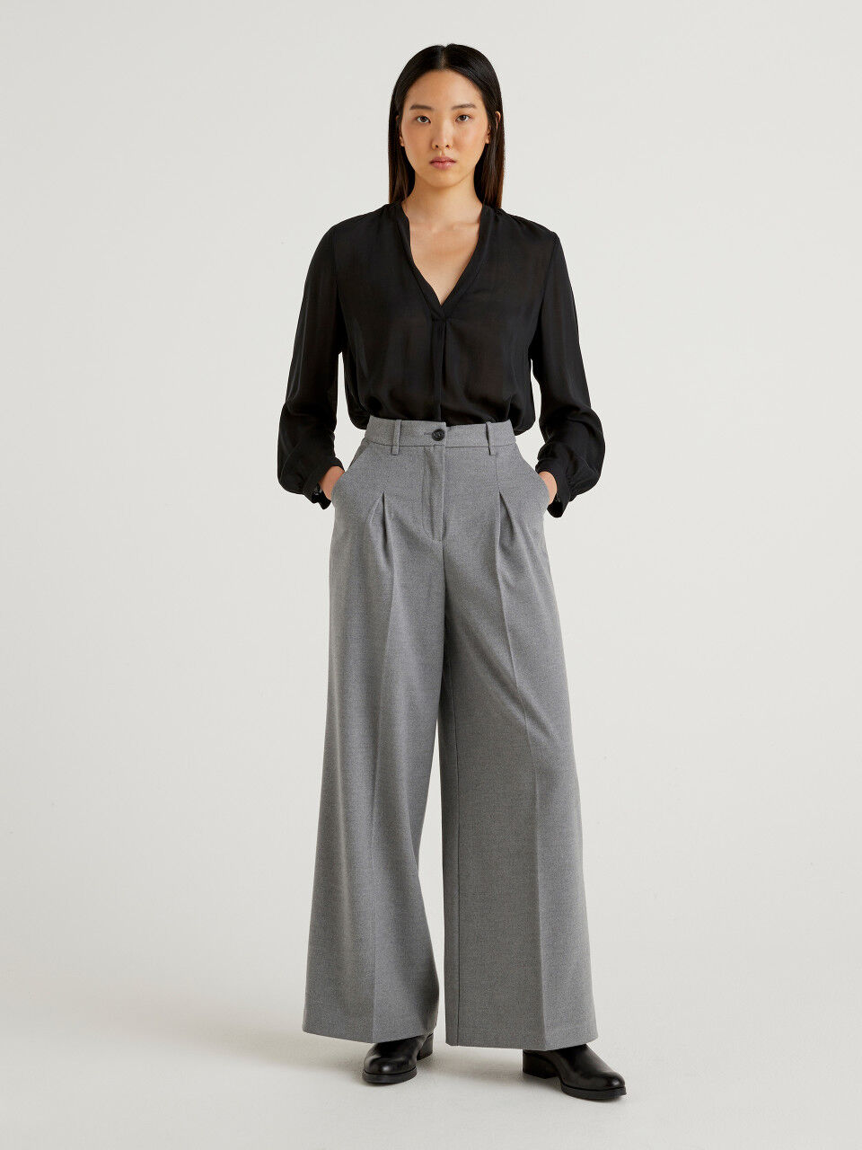 pantaloni ampi
