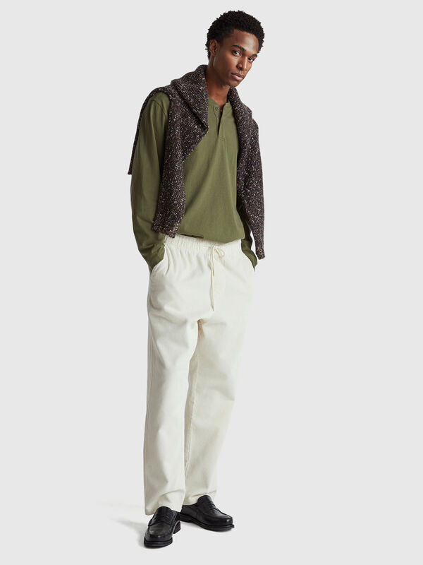 T-shirt con scollo serafino Uomo