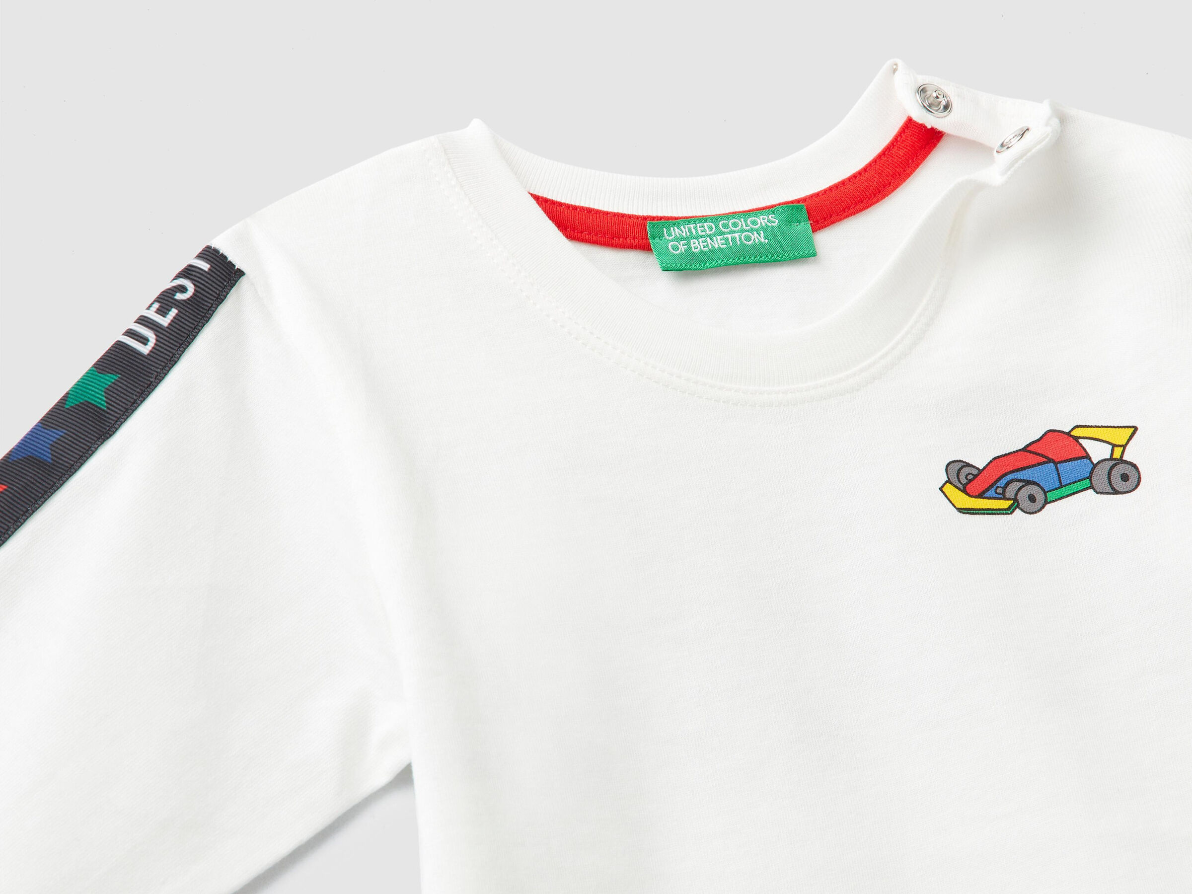 T-shirt con stampa slogan image number null