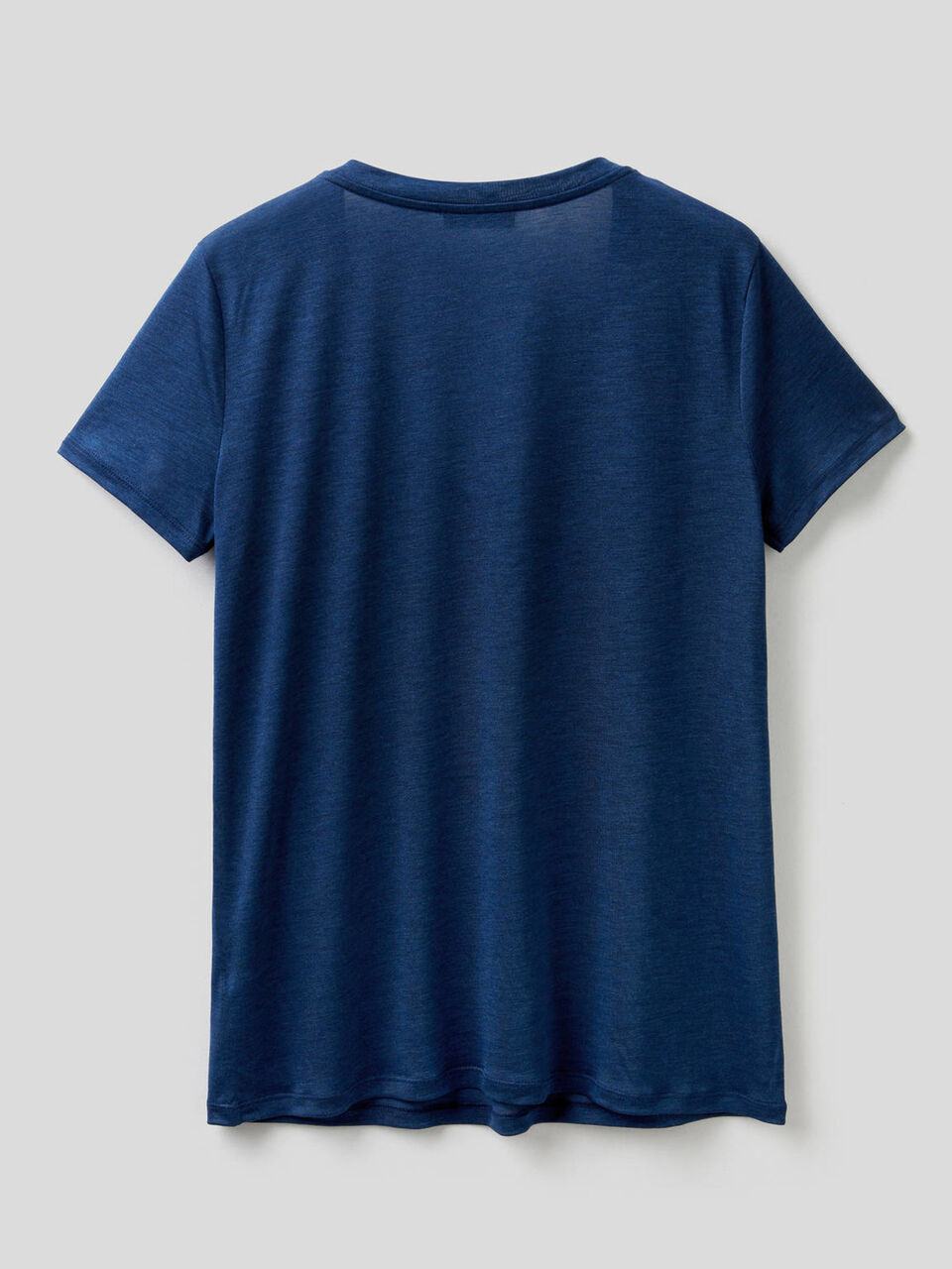 T-shirt con scollo a V image number 2