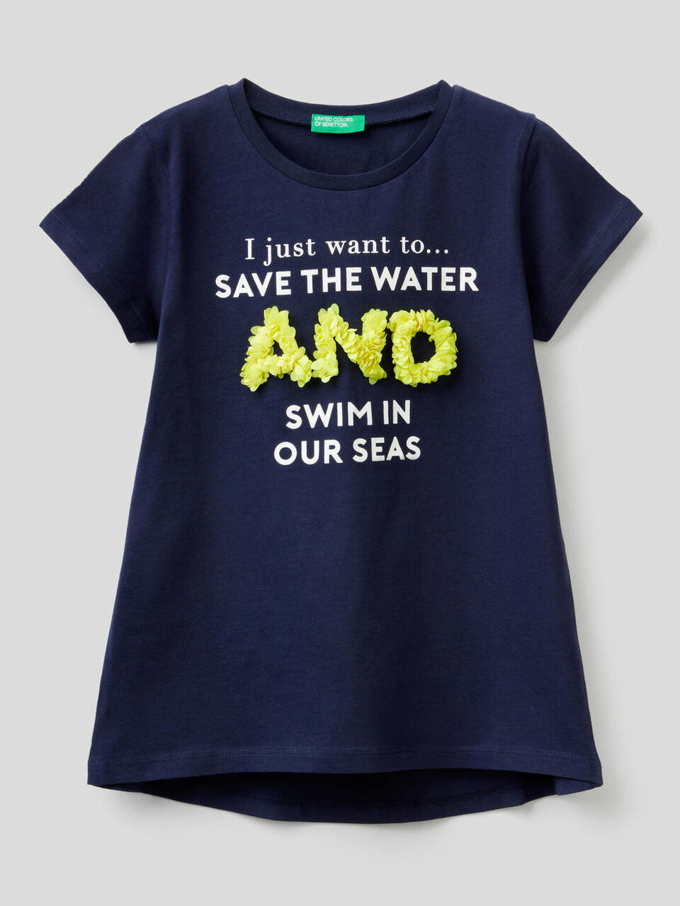T-shirt con applicazione petali image number 1