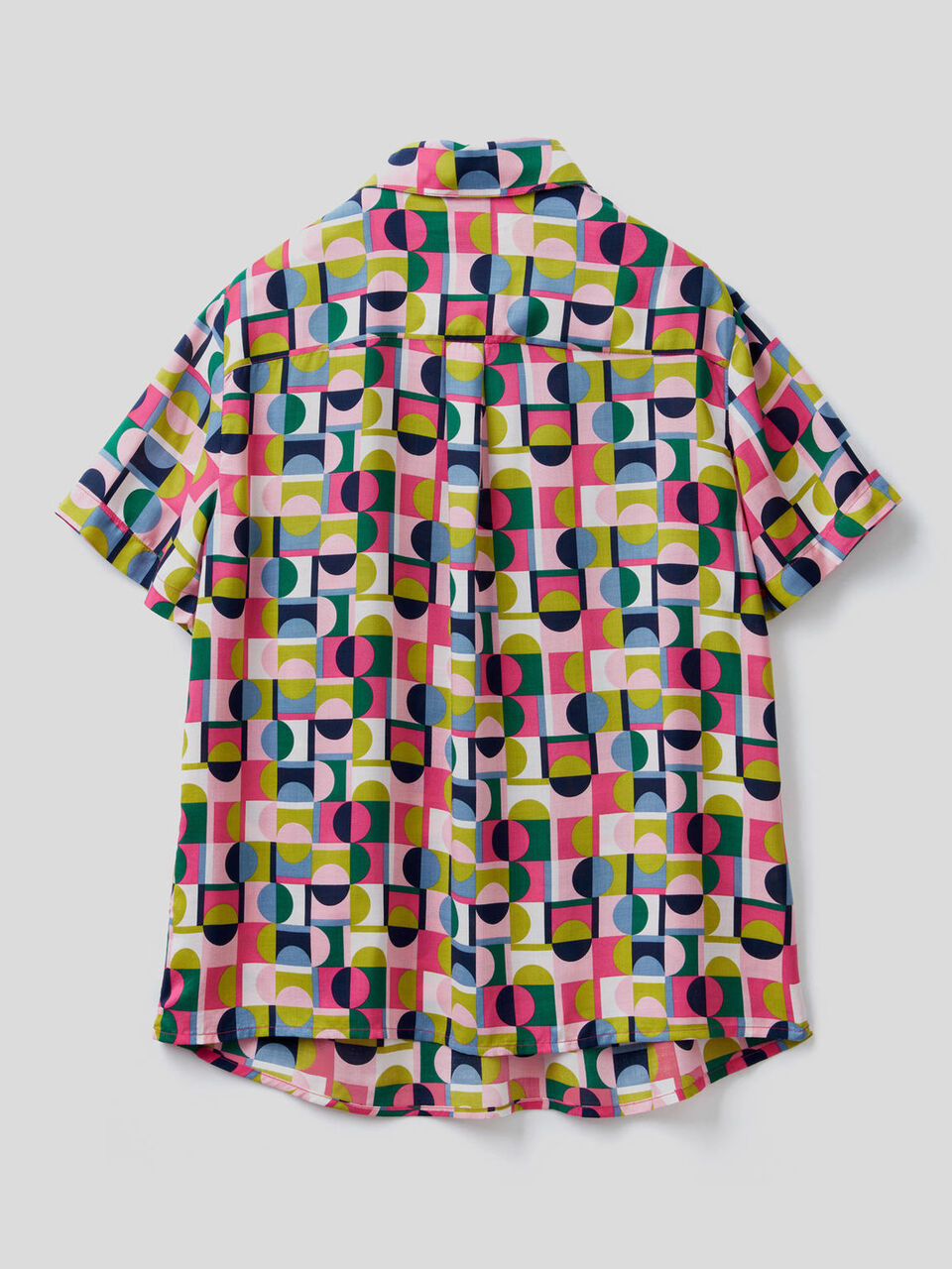Camicia a manica corta con scollo a V image number 2