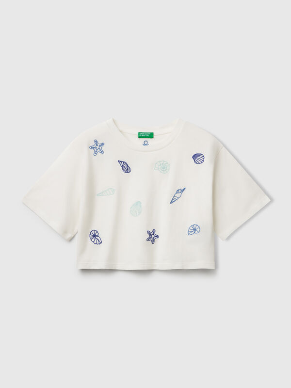 T-shirt bianca con ricamo conchiglie Bambina