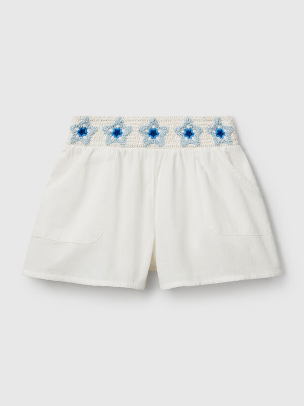 Pantaloni corti con fiori macramè Bambina